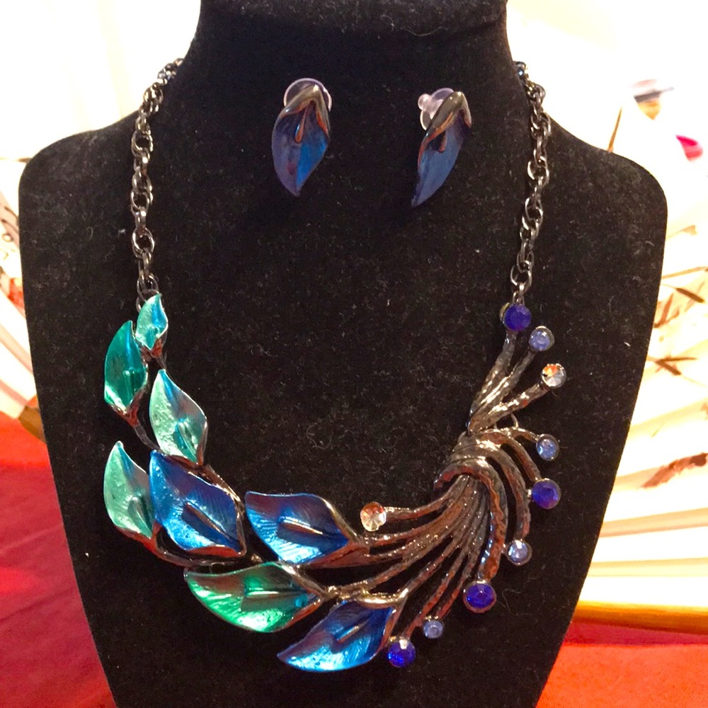 Elegant Blue and Green Leaf Necklace